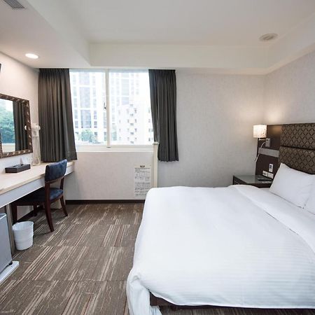 Junli Hotel Banciao Luaran gambar