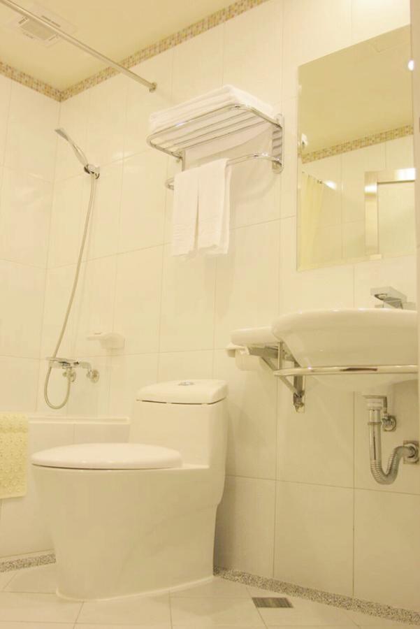 Junli Hotel Banciao Luaran gambar