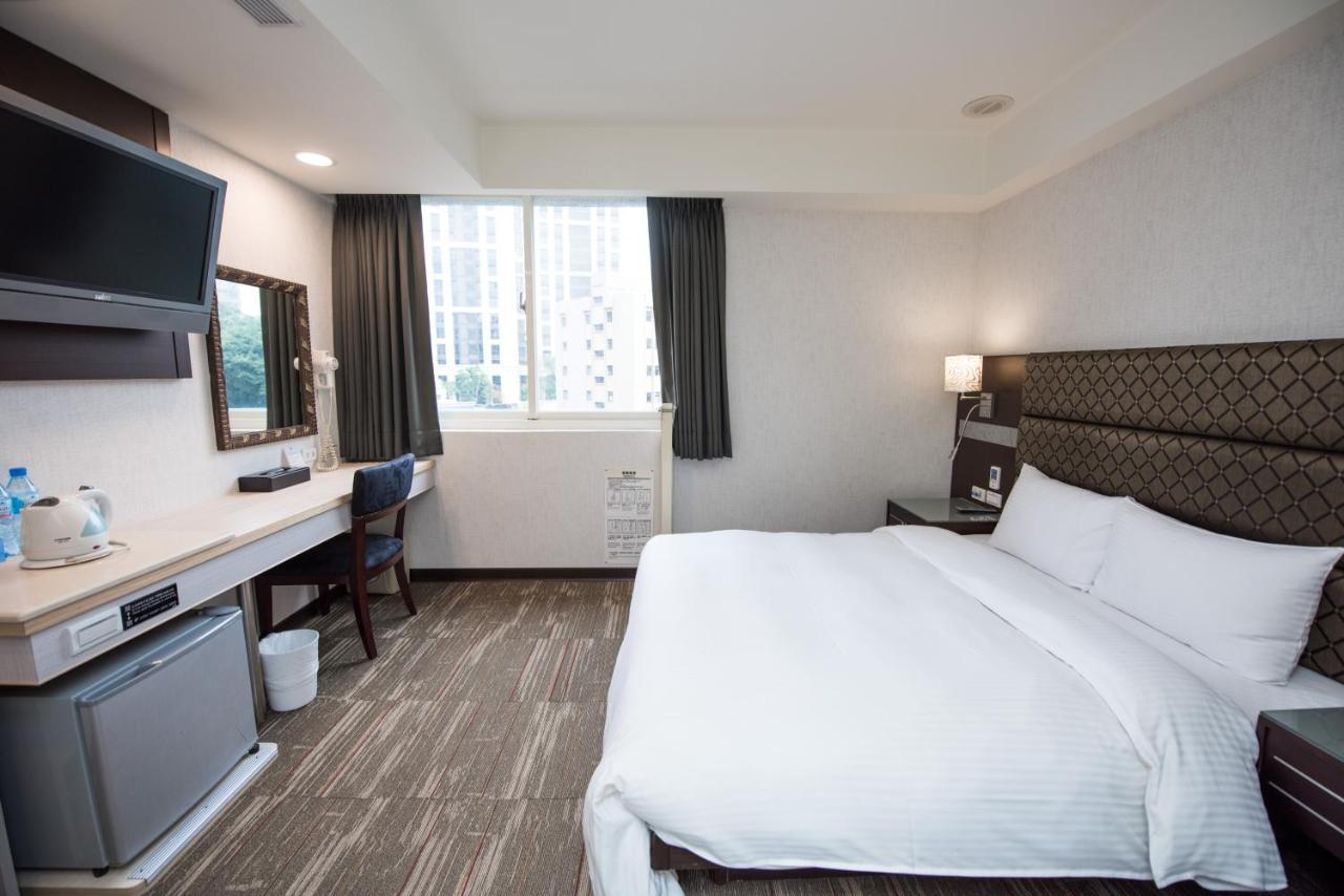 Junli Hotel Banciao Luaran gambar
