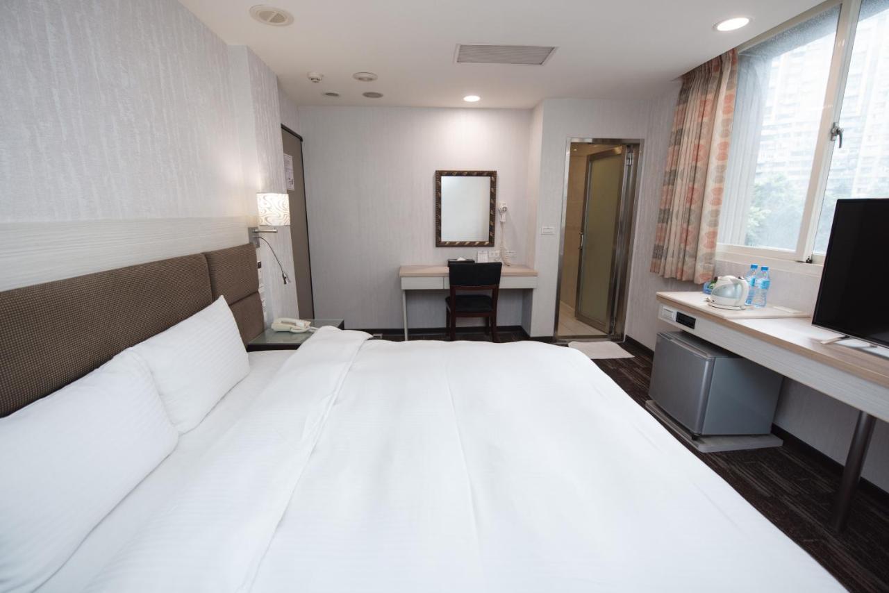 Junli Hotel Banciao Luaran gambar