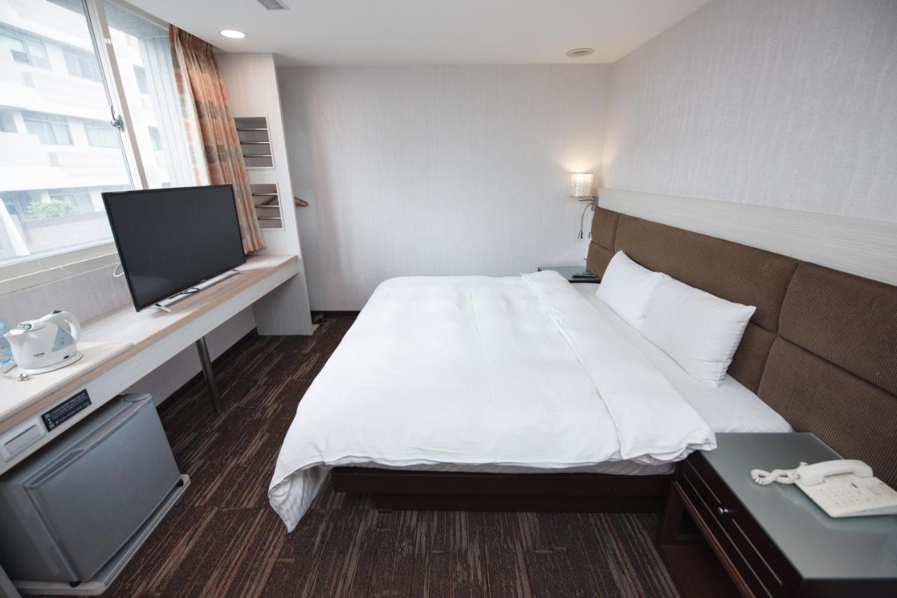 Junli Hotel Banciao Luaran gambar