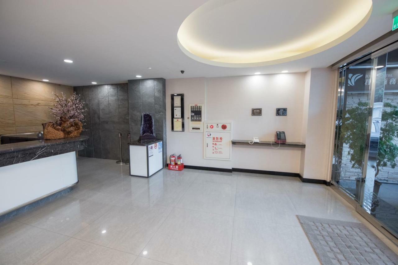 Junli Hotel Banciao Luaran gambar